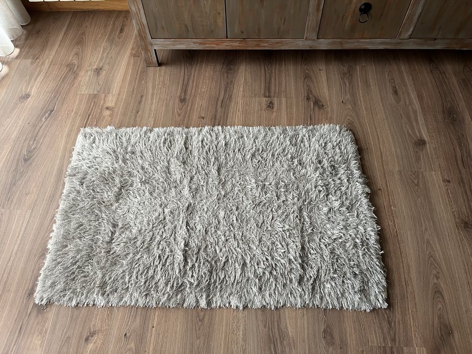 Tapetes cinzentos de pêlo alto