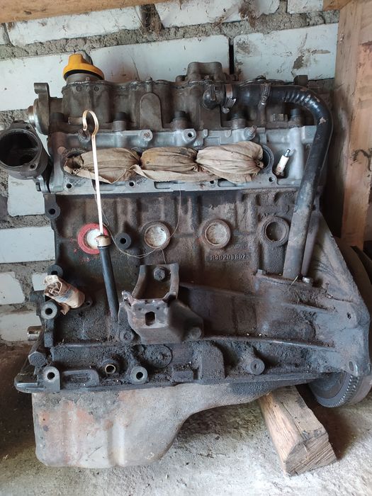 Продаются деталі двигуна
