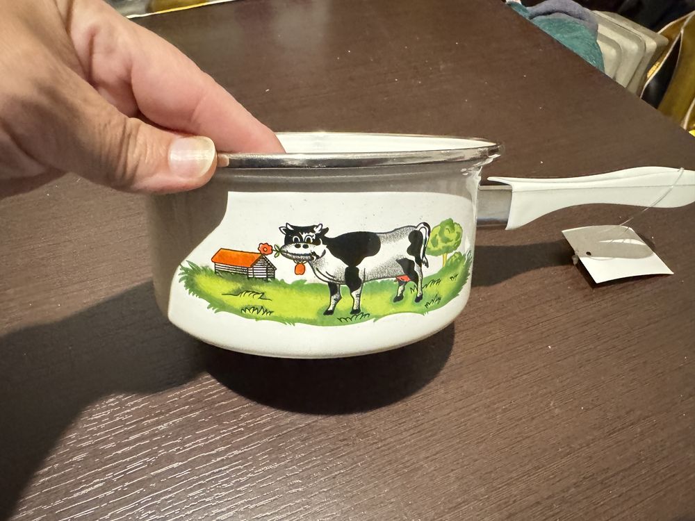 Tacho esmaltado com figura de vaca