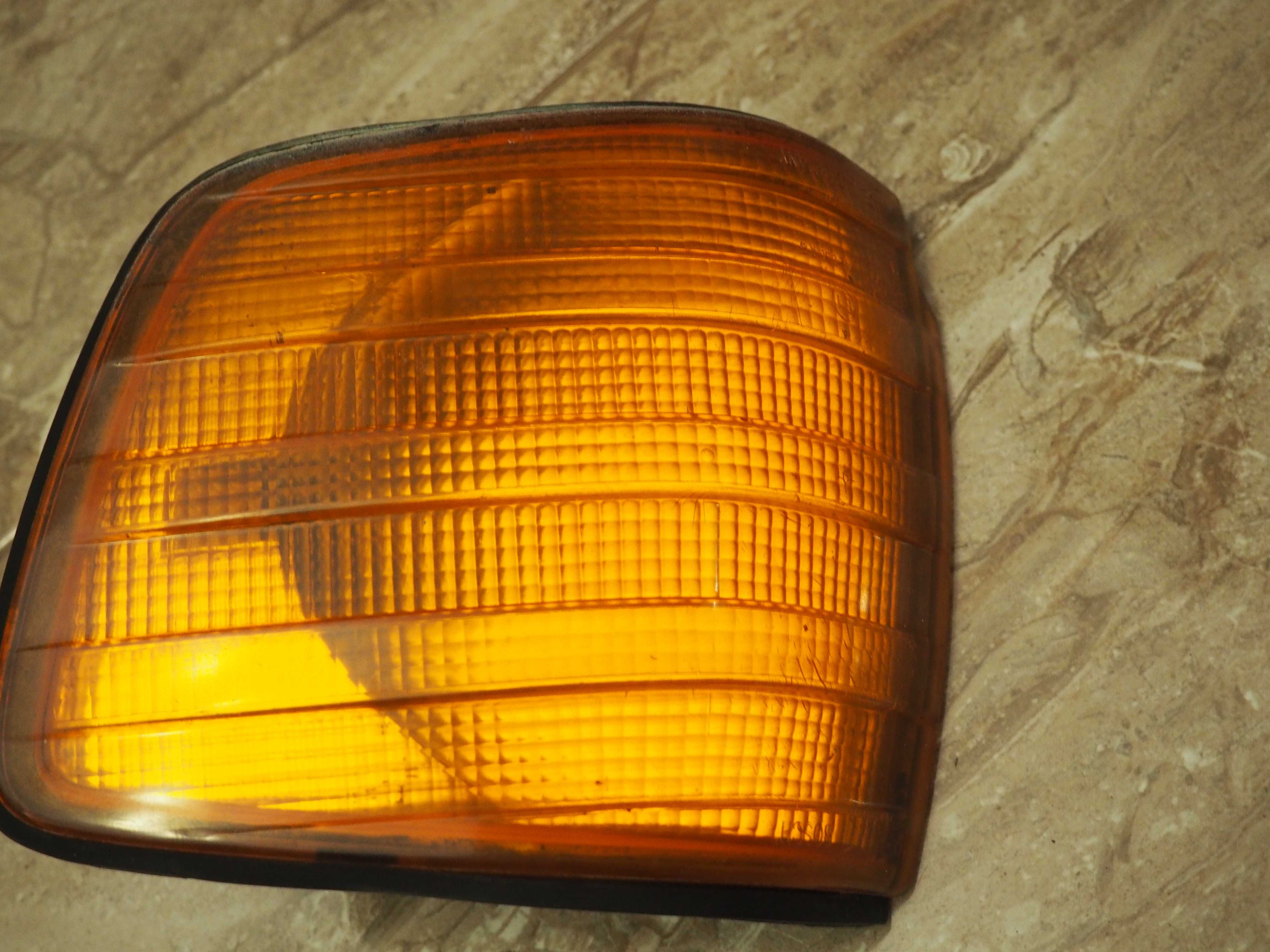 Kierunkowskaz lewy mercedes W126 sec