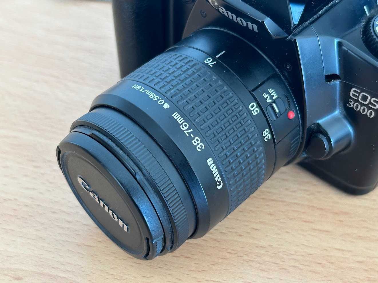 Canon EOS 3000 com lente Canon Zoom lens EF 38-76mm 4.5-5.6