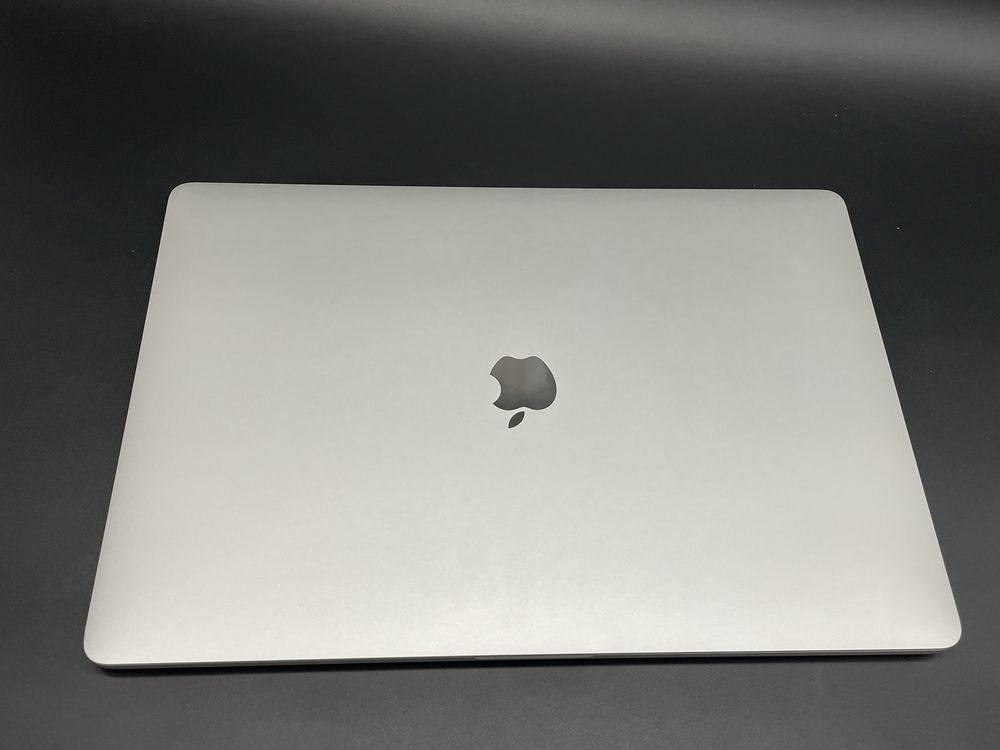 Macbook pro 2019 16 дюймів i7 16gb radeon 5300 ідеал