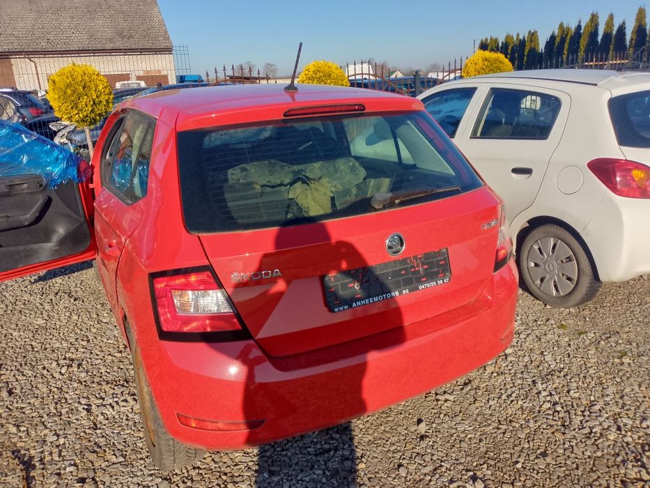 SKODA FABIA III klapa tylna kompletna hatchback 5 drzwi 8151