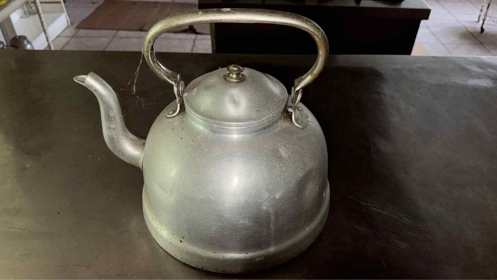 chaleira de alumínio