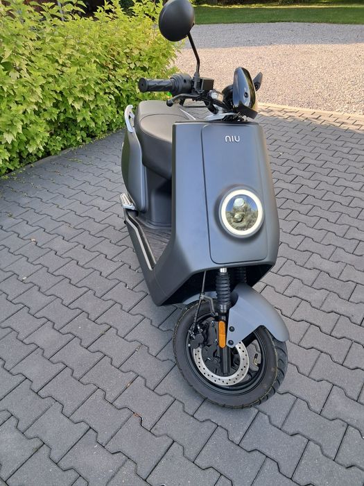 Skuter elektryczny niu