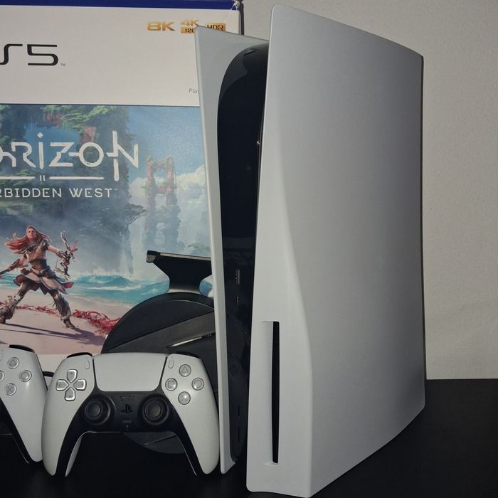 PlayStation 5 + 2 comandos + 9 jogos PS5 — €580