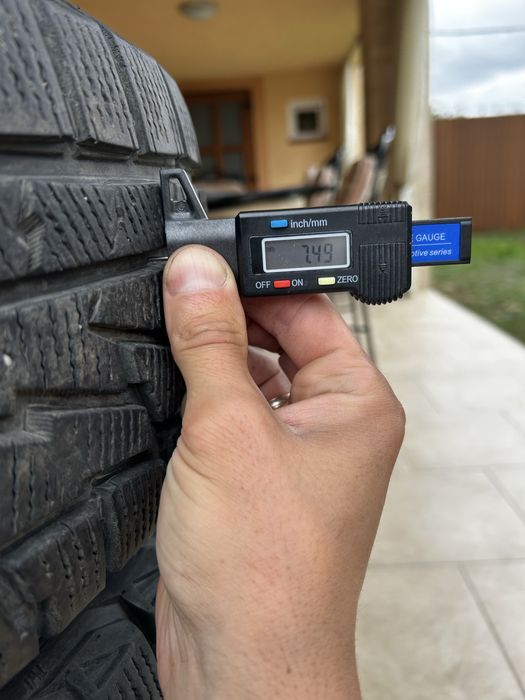 Резина Premiori 215*60 r17 зимова