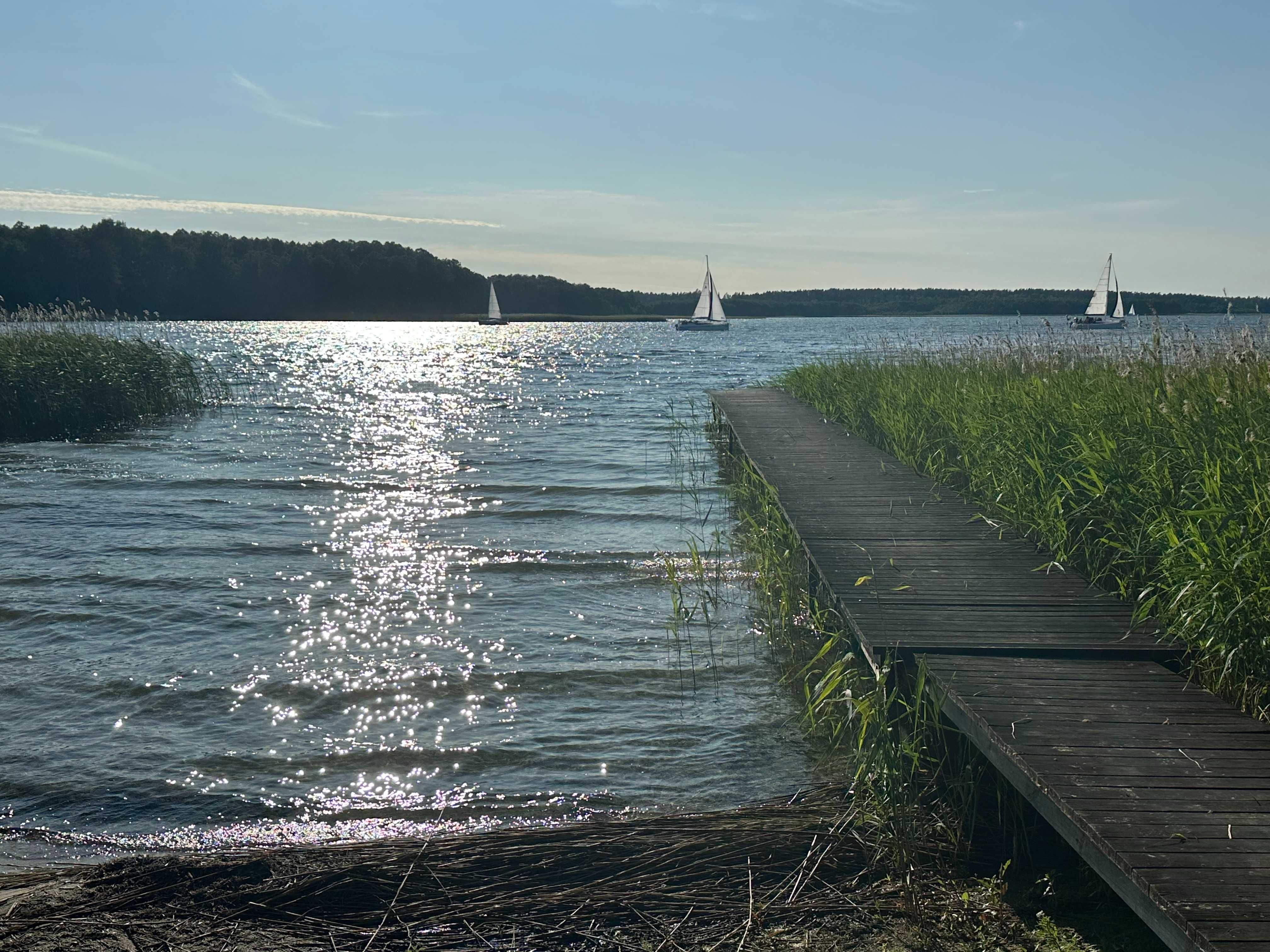 Domek w Pierkunowie z linią brzegową Jez. Kisajno