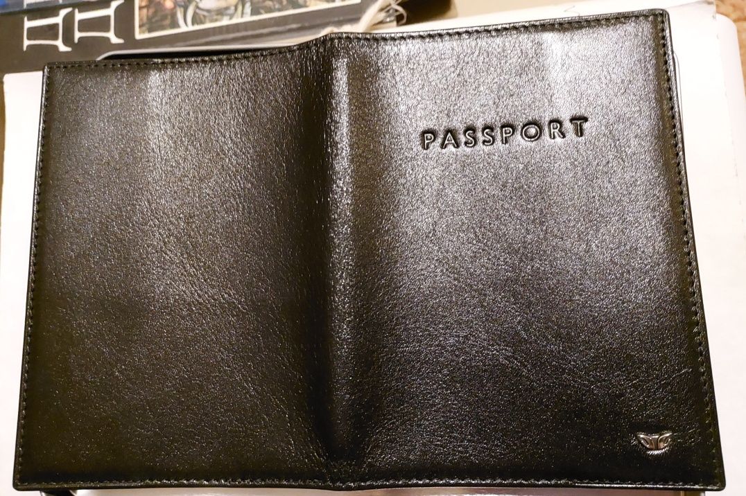 Кожаная обложка на паспорт или загранпаспорт