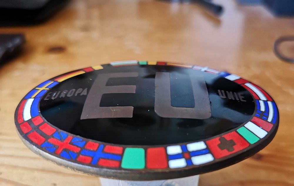 AUTOMOBILIA - Chapa UE a 18 - Portugal 1985 - ESMALTE