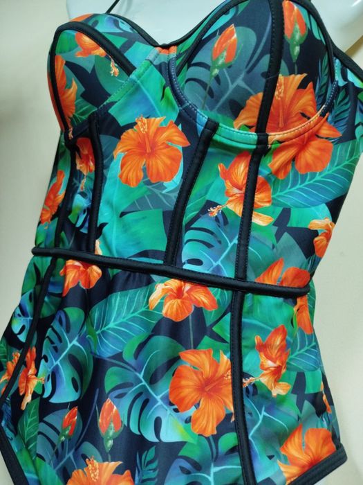 Купальник суцільний