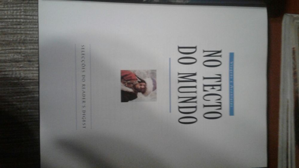 Livro No Tecto do Mundo