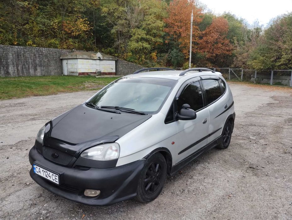 Авто, низ ринка.