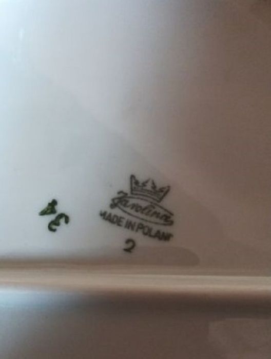 3 półmiski: 2 okrągłe i 1 owalny