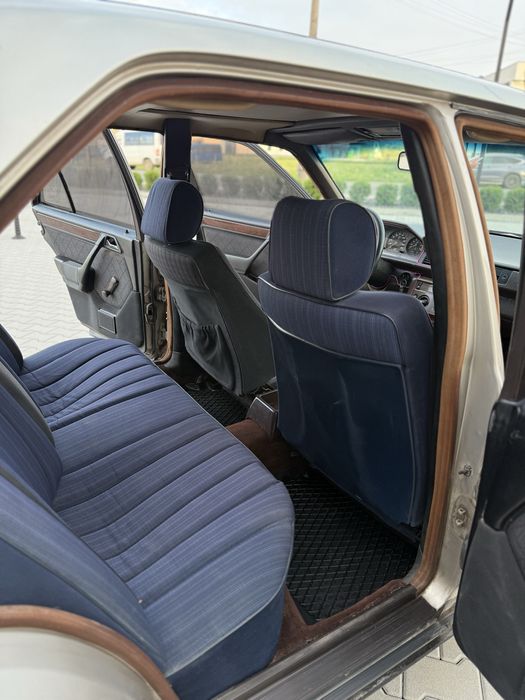 Mercedes-benz w124