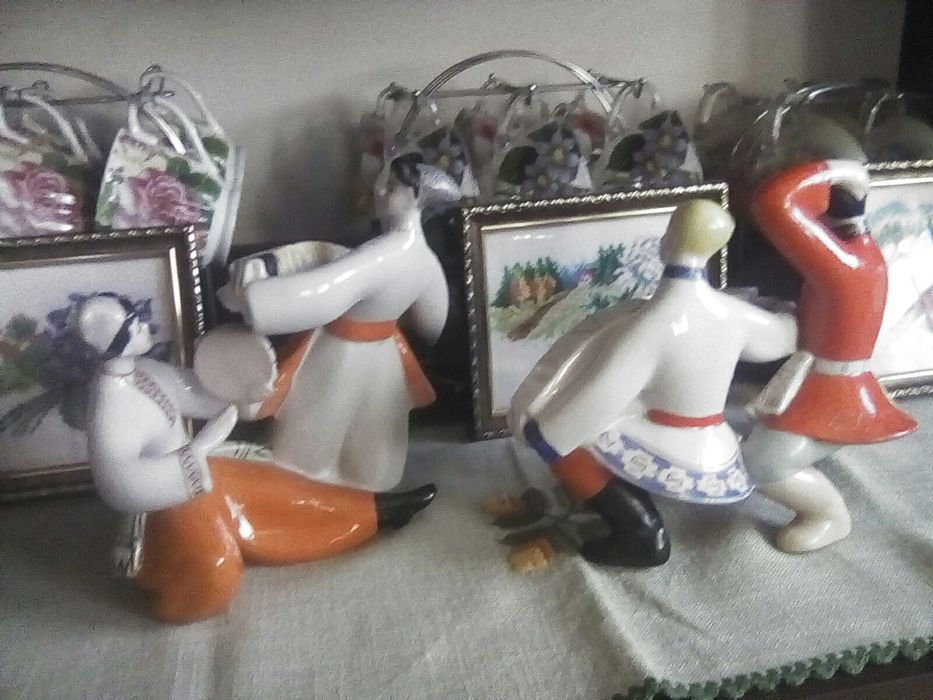 Продам статуэтки фарфоровые