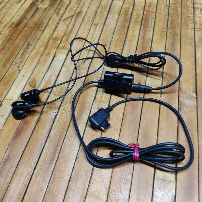Стереогарнитура, наушники LG HSS-H100 с разъемом 3,5 дюйма. Микрофон
