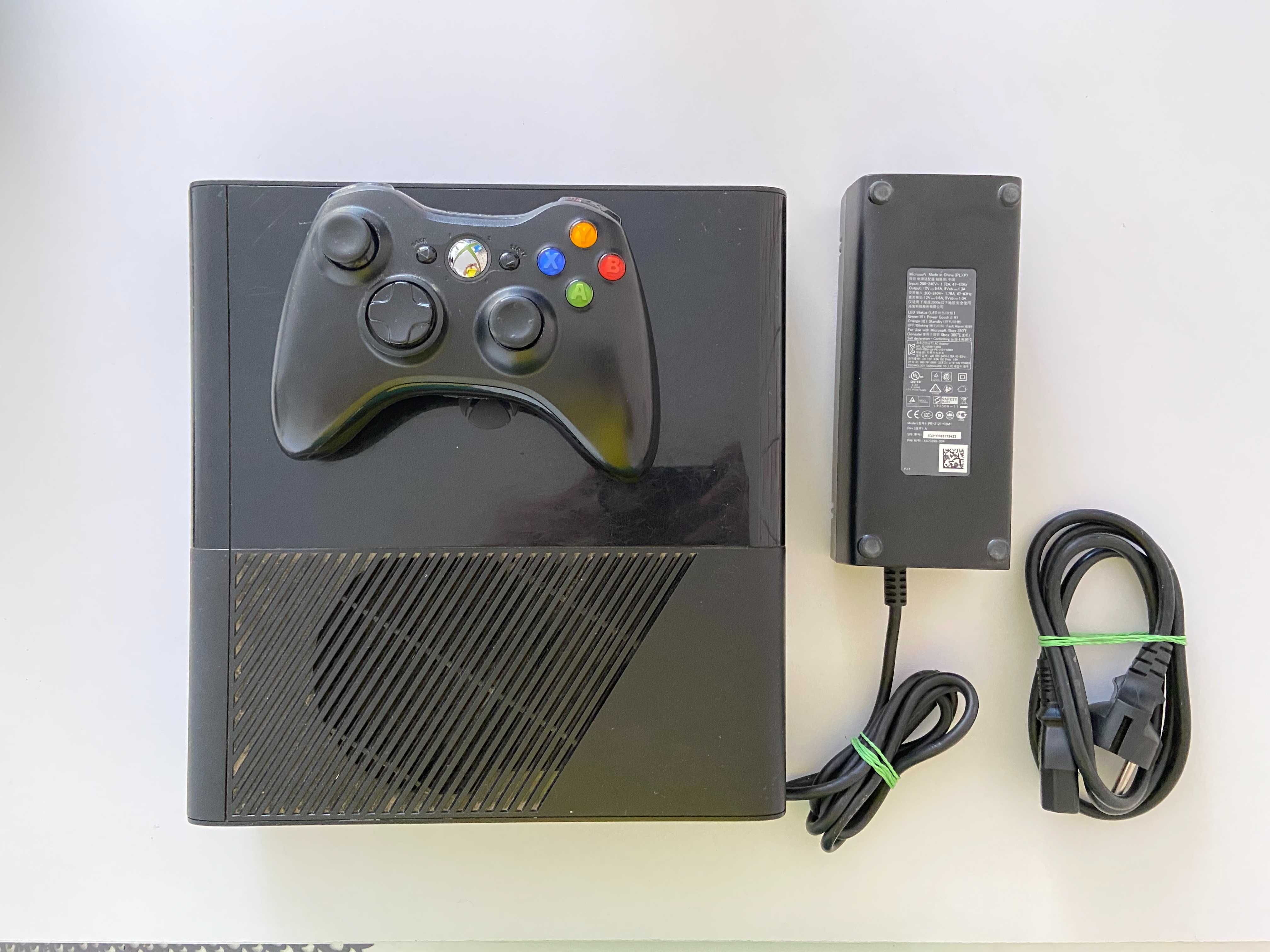 Konsola Xbox 360 E 250GB X360 + Pad i Zasilacz