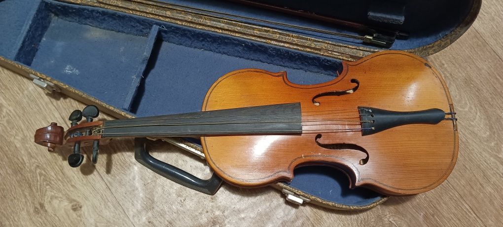 Скрипка з футояром