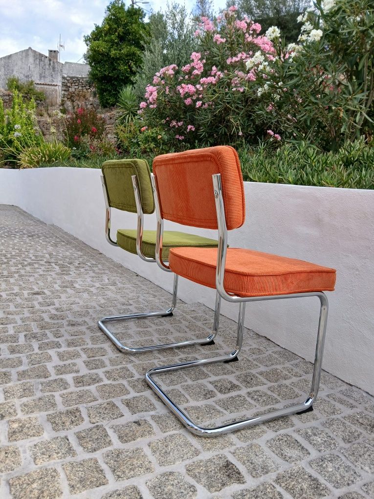 Conjunto de 6 cadeiras novas (design).
