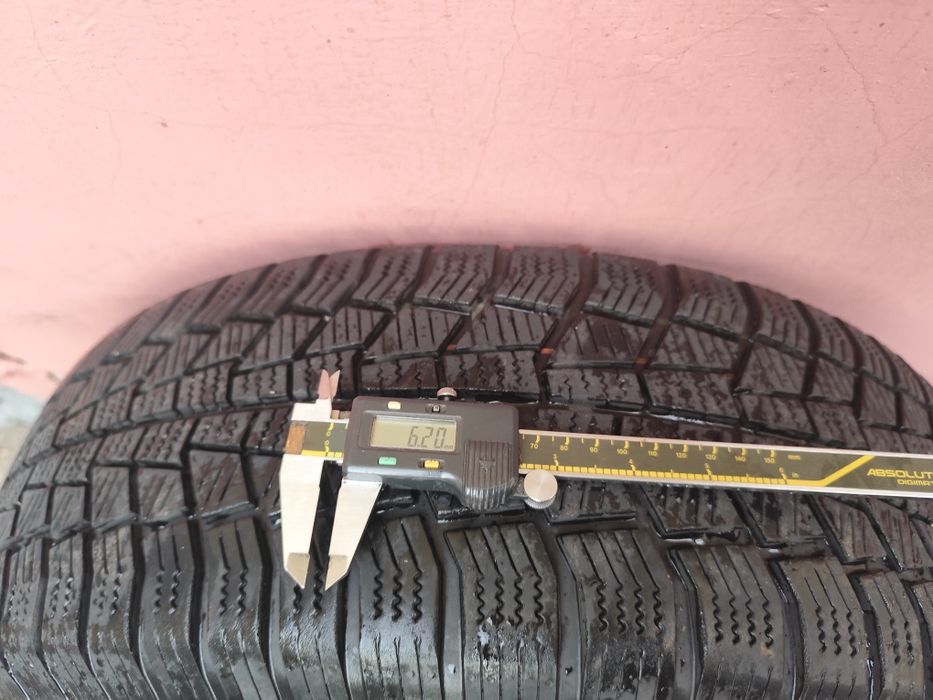 Шини зимові Gislaved 215/70 R16 на дисках