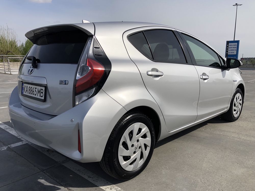 Продам Тойота  PRIUS C/YARIS.AQUA 1.5 гібрид 2019 рік 13500$