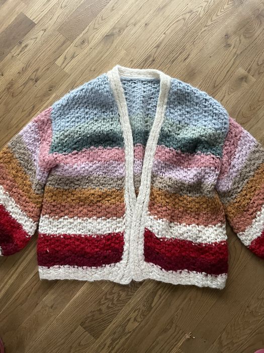 Sweter robiony na drutach L