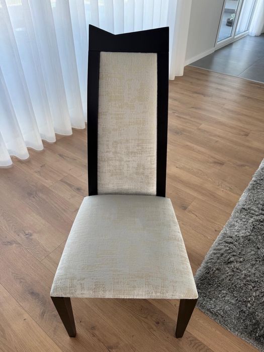 Cadeiras de Madeira e Tecido