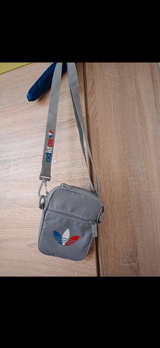 saszetka adidas na telefon
