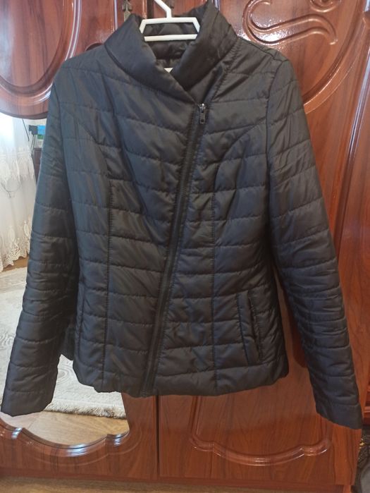 Жіноча куртка плащівка