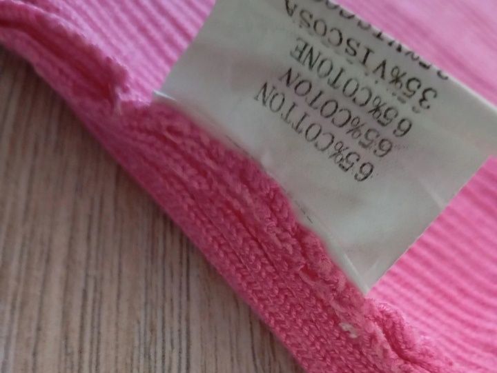 Crop top różowy na ramiączkach rozmiar uniwersalny