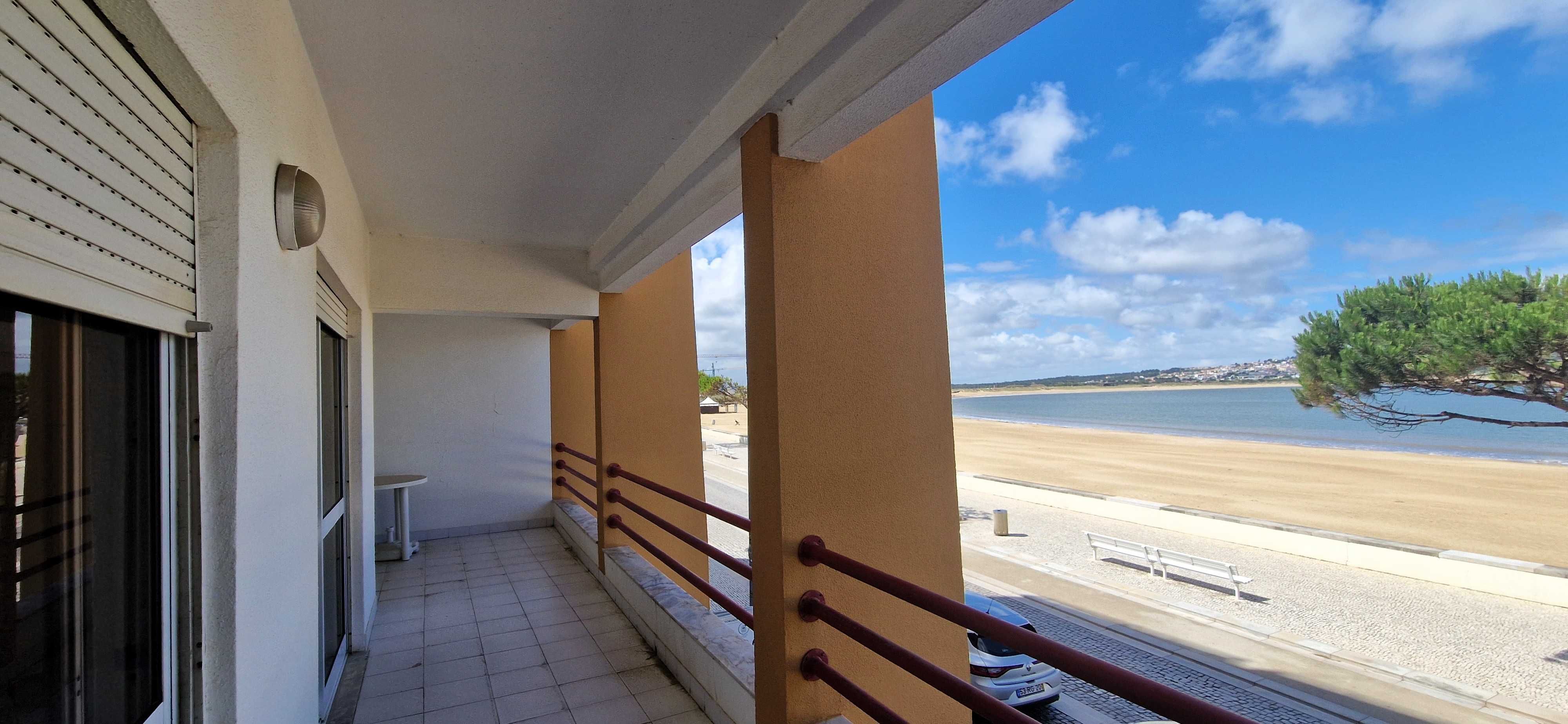Apartamento T3 para férias na marginal São Martinho do Porto vista mar