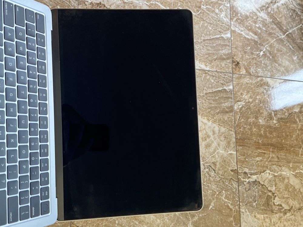 Macbook air M2 8/256 MDM