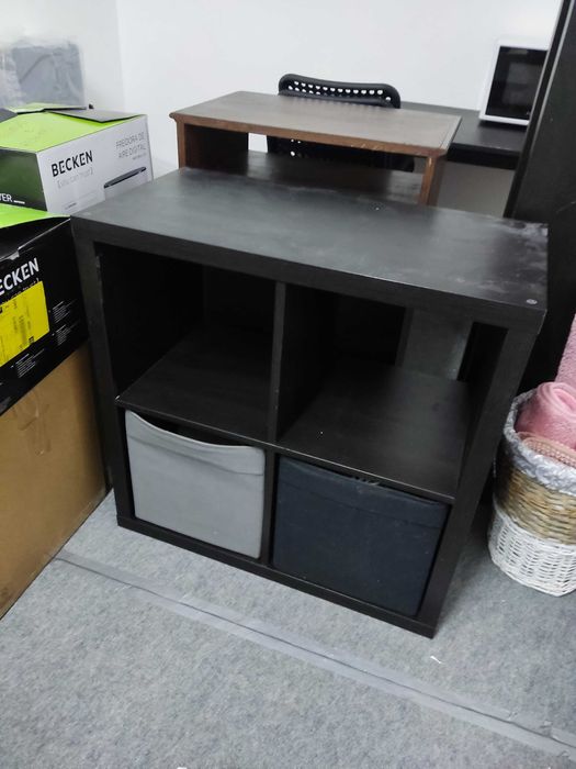 Estante IKEA preta