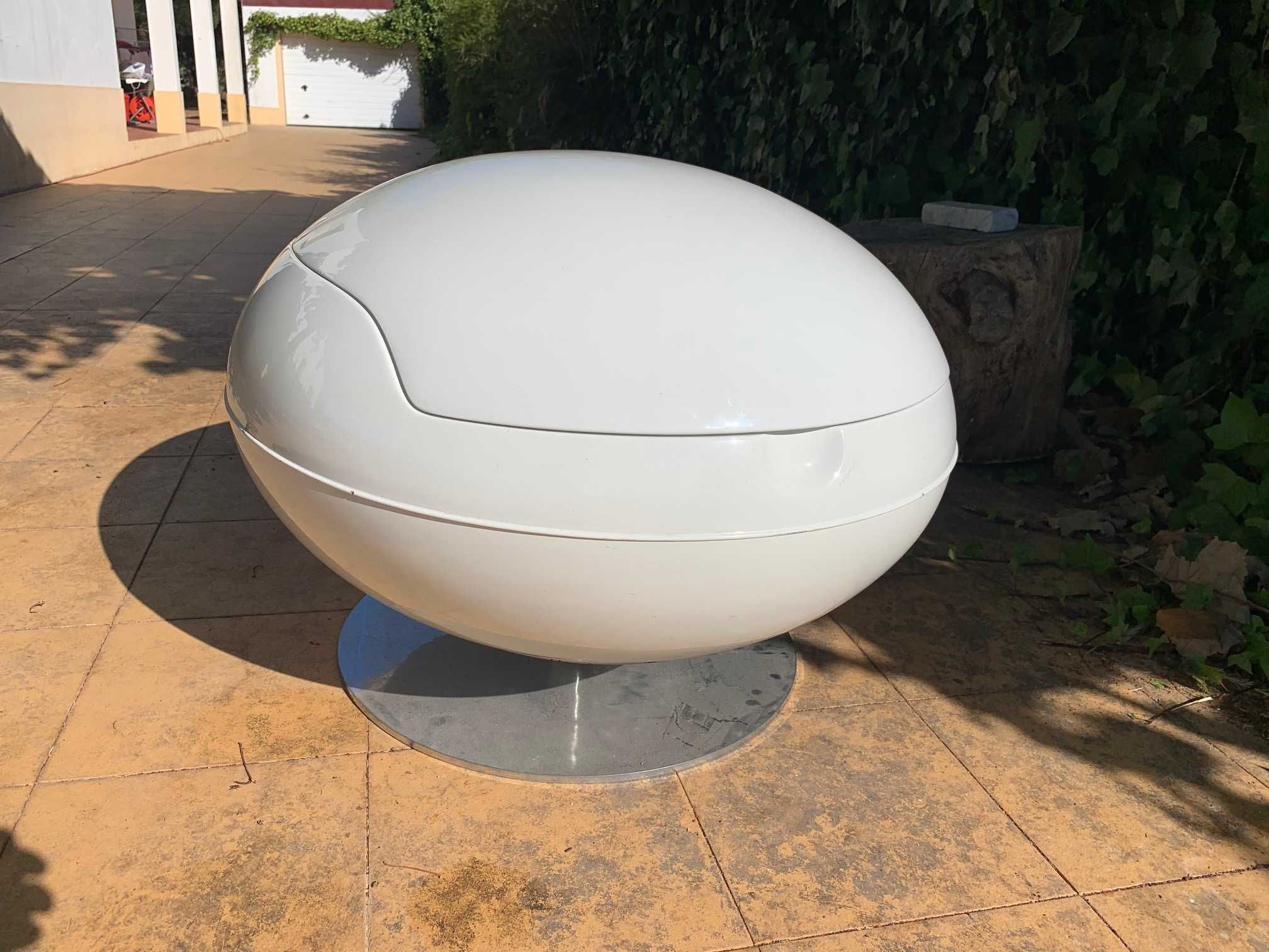 Cadeira "OVO" White Garden Egg Chair by Peter Ghyczy, 1968