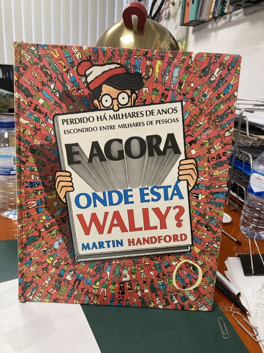 Livro E Agora Onde Está o Wally ?