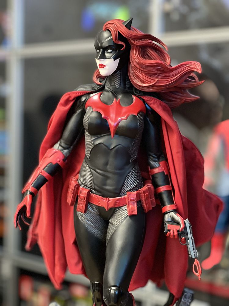 Batwoman Premium Format Sideshow