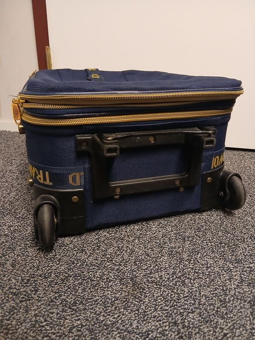 Дорожня валіза на колесах