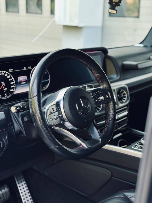 Wynajem aut klasy premium. Mercedes G400D AMG