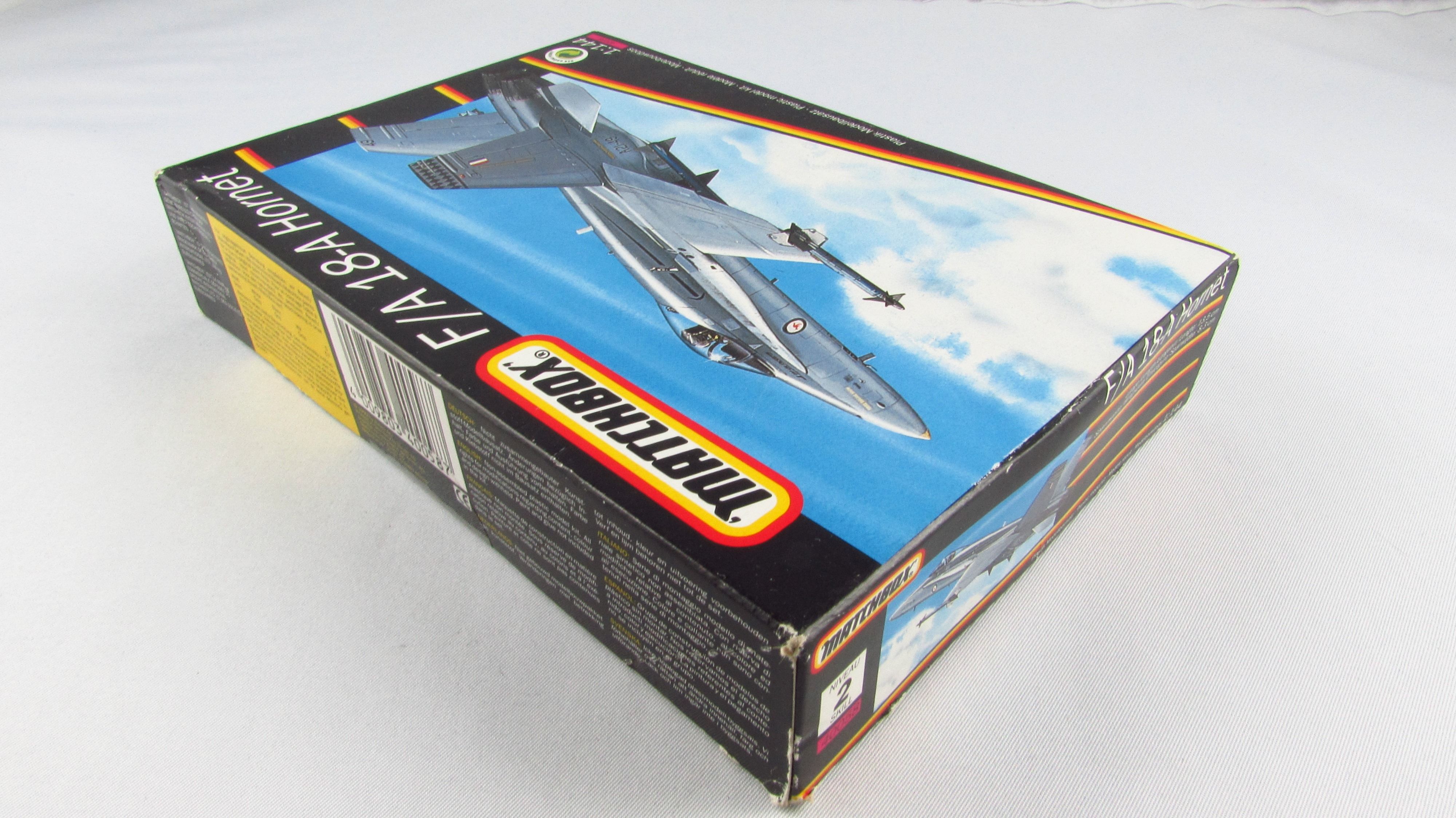 MATCHBOX - F/A 18-A Hornet - Model Samolot - 1:144