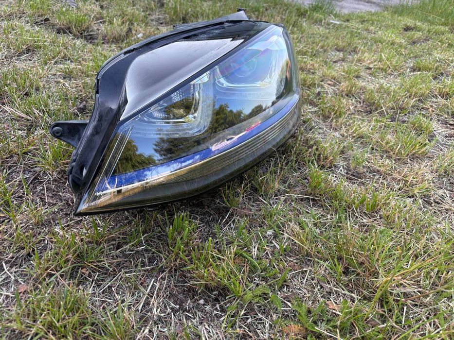 Lampa przednia lewa VW Golf VII 7 bi xenon GTE niebieski cala EU