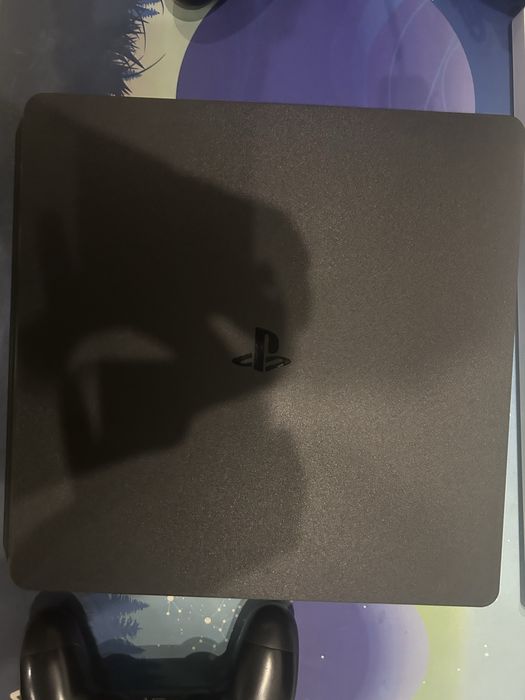 Продам Playstation 4 slim 500gb в хорошем состоянии + джойстик