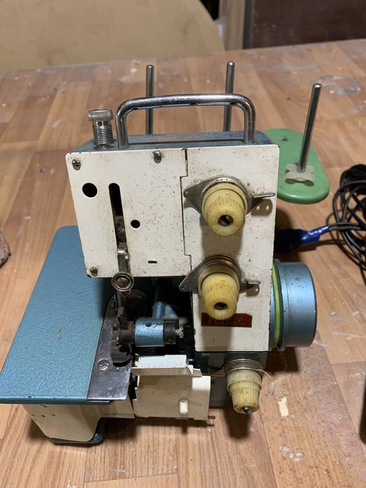 Оверлок, швейная машина