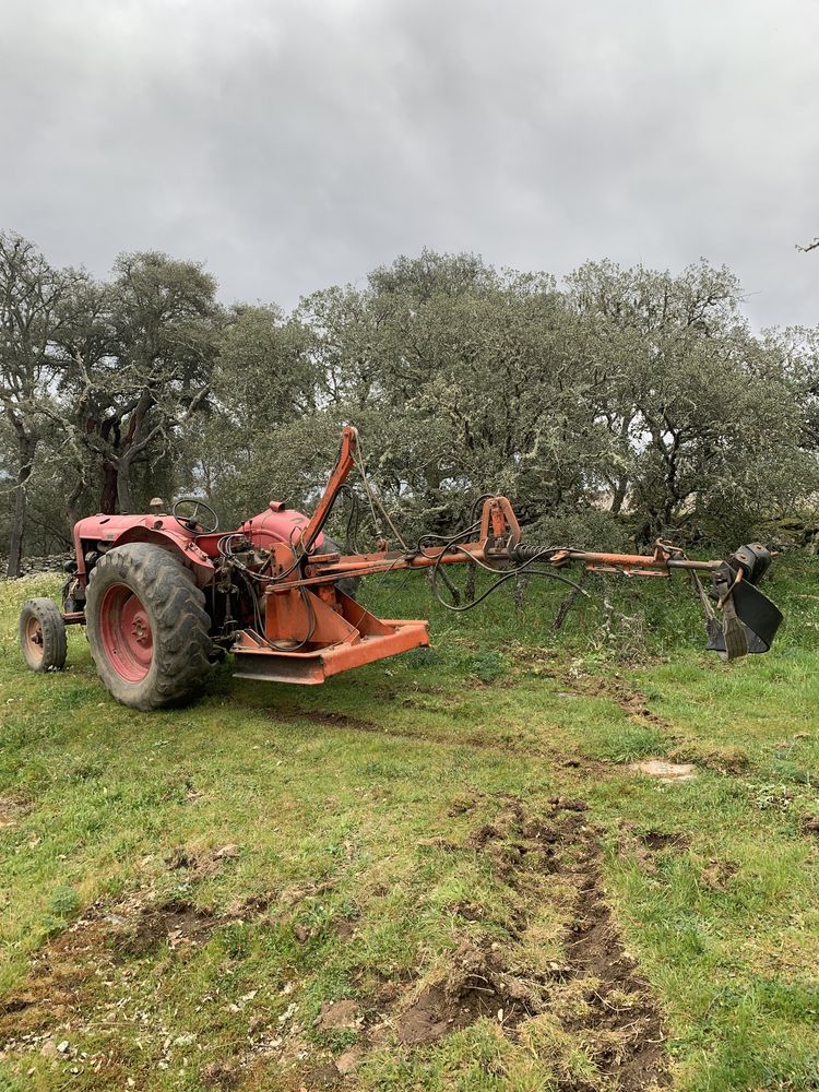 Máquina Azeitona + Trator Nuffield Universal