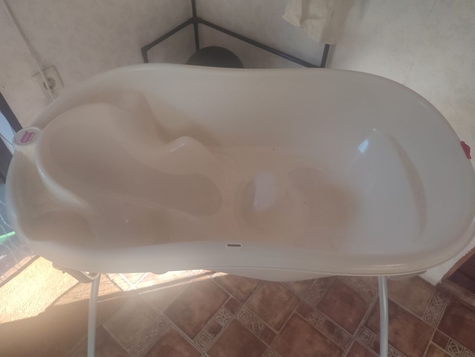 Ванночка для купання на підставці