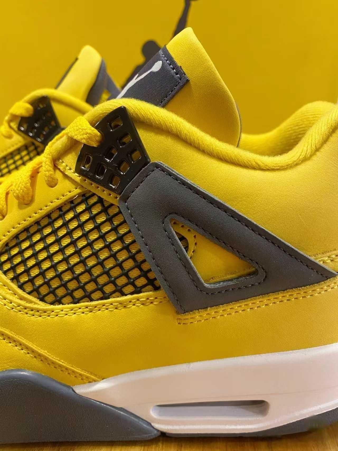 Jordan 4 Retro Lightning R.43