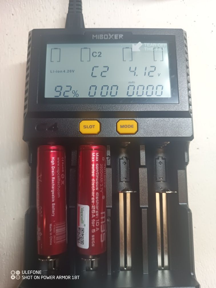 Miboxer C4 Smart Charger  зарядний пристрій для акумуляторів.