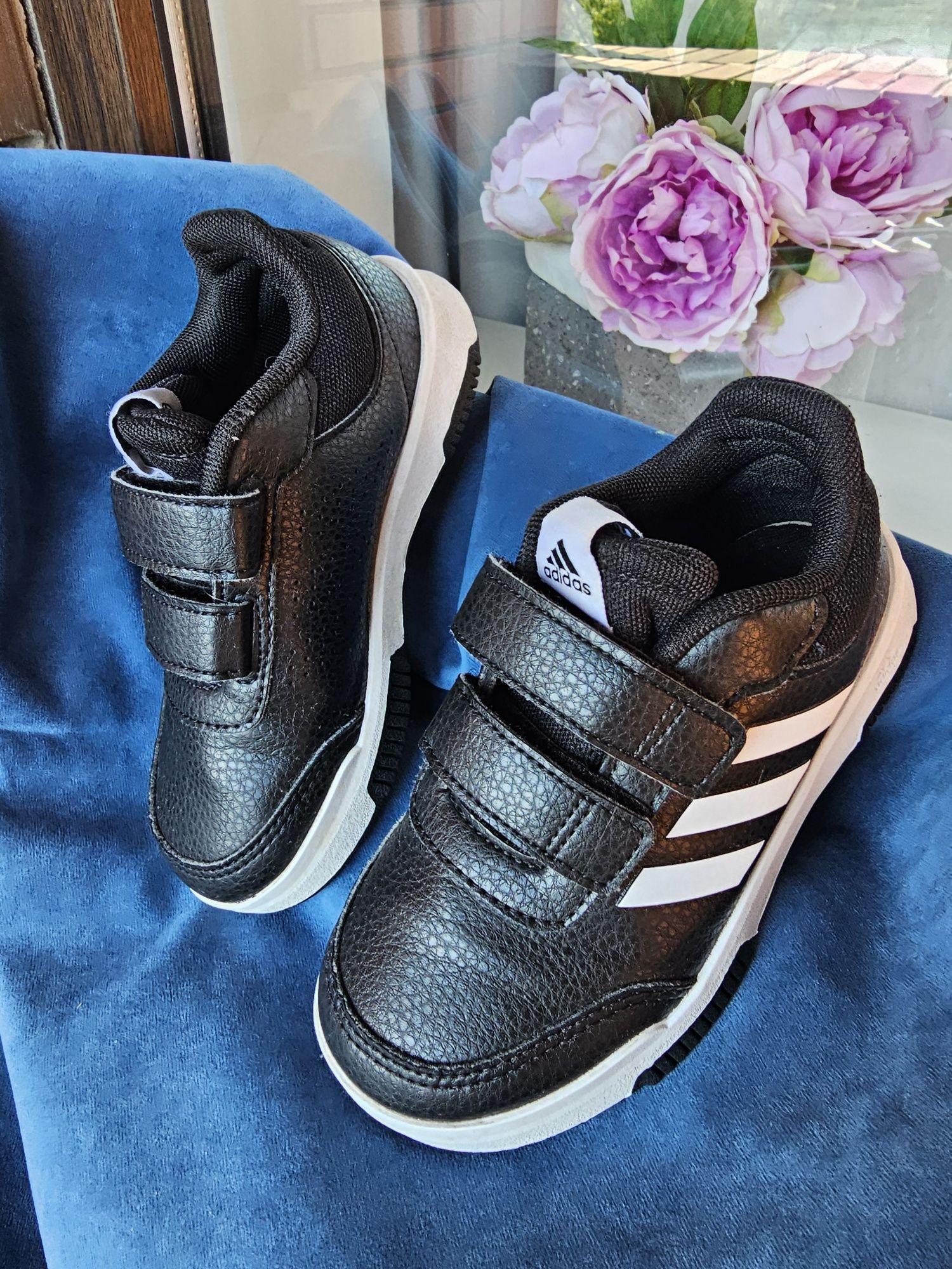 Кроссовки adidas, оригинал, 29 размер на ногу 18,5 см