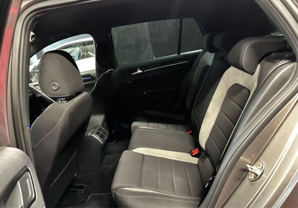 VW Golf R Variant
