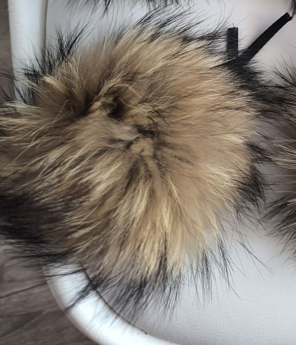 Pompon z naturalnego futra jenota – NOWY